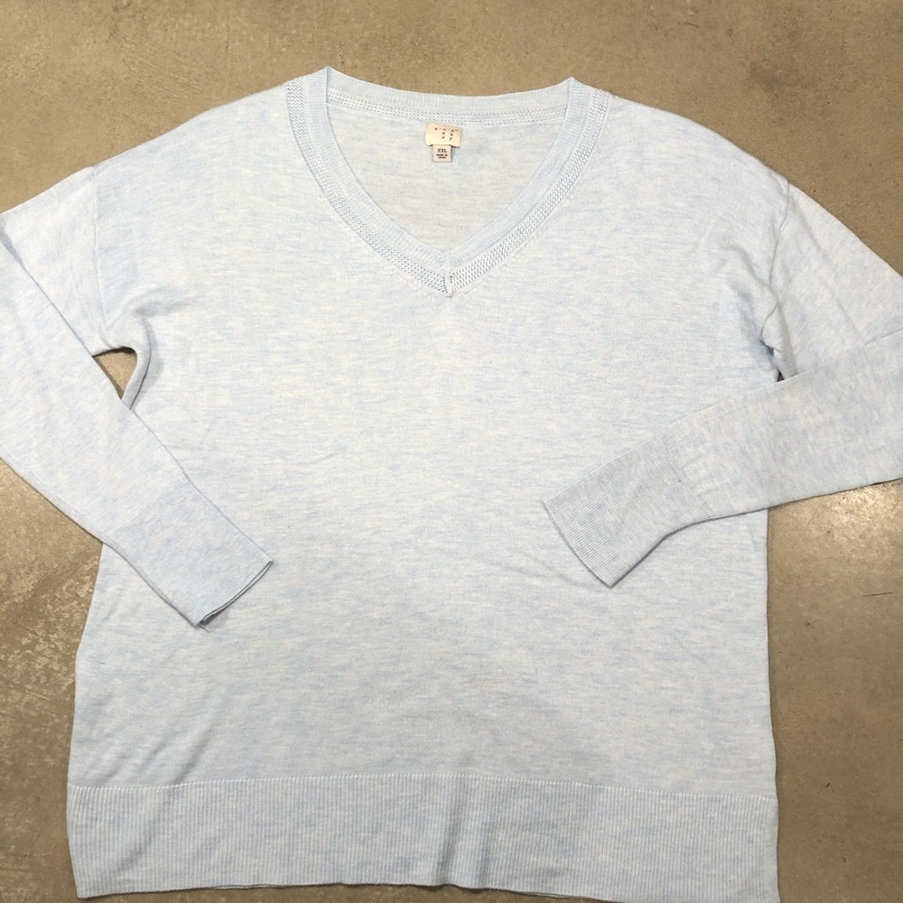 🍄 A New Day v-neck blue sweater